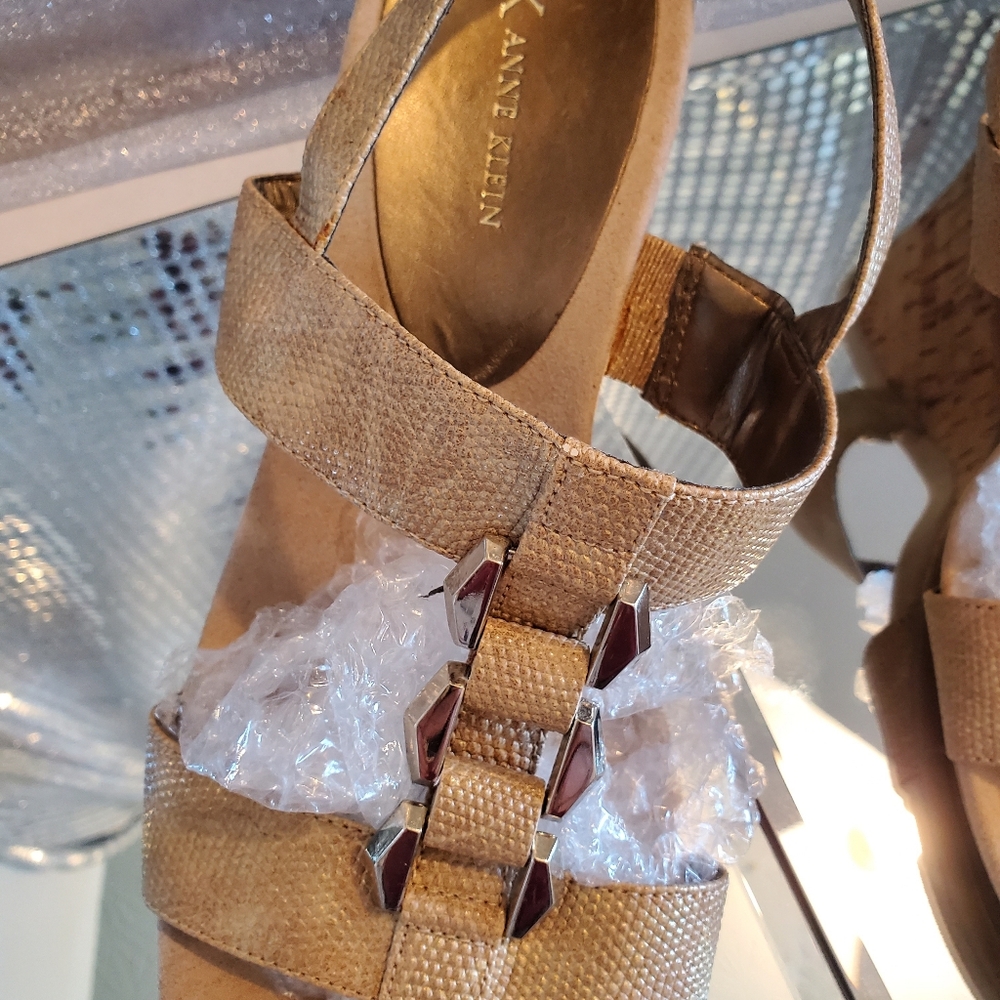 Anne Klein Tan Sandals S 9M - Picture 6 of 7
